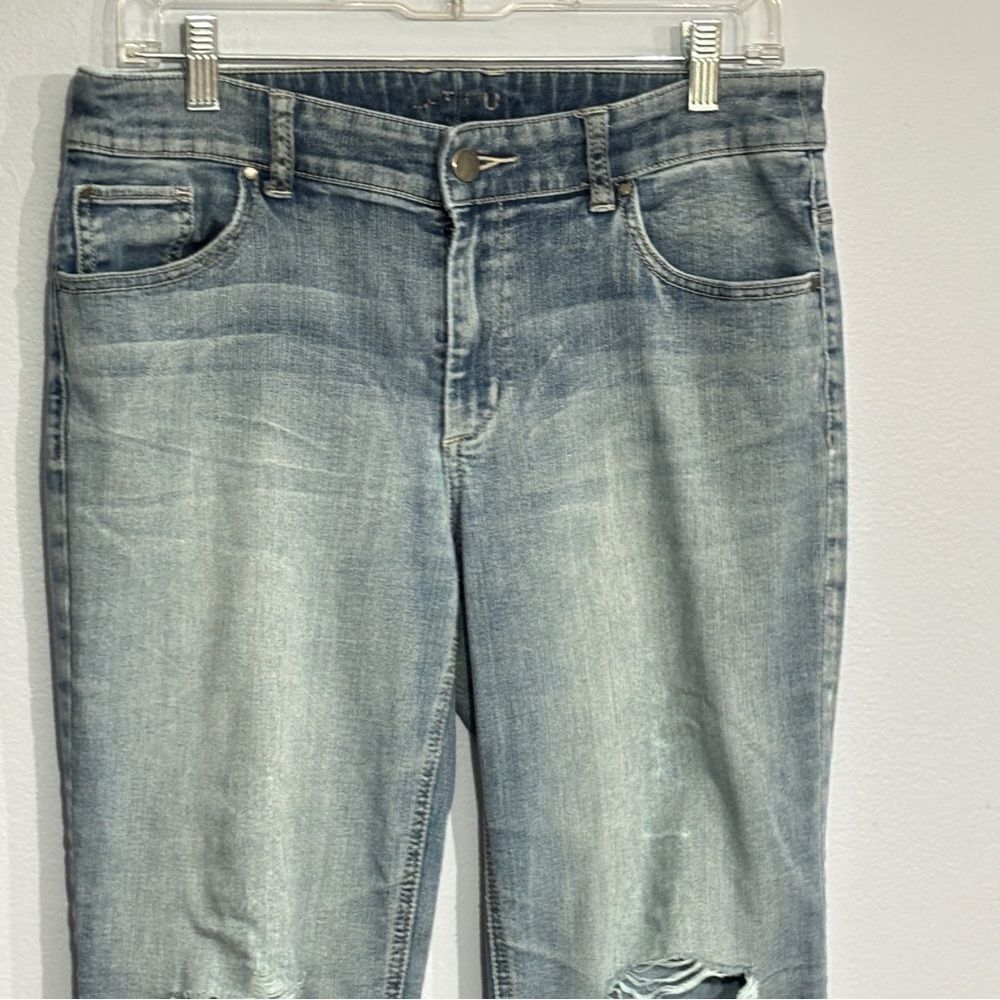 Chico’s Platinum Ultimate fit Tapered Distressed 0.5 Stretch Denim Blue Jeans - Picture 4 of 14